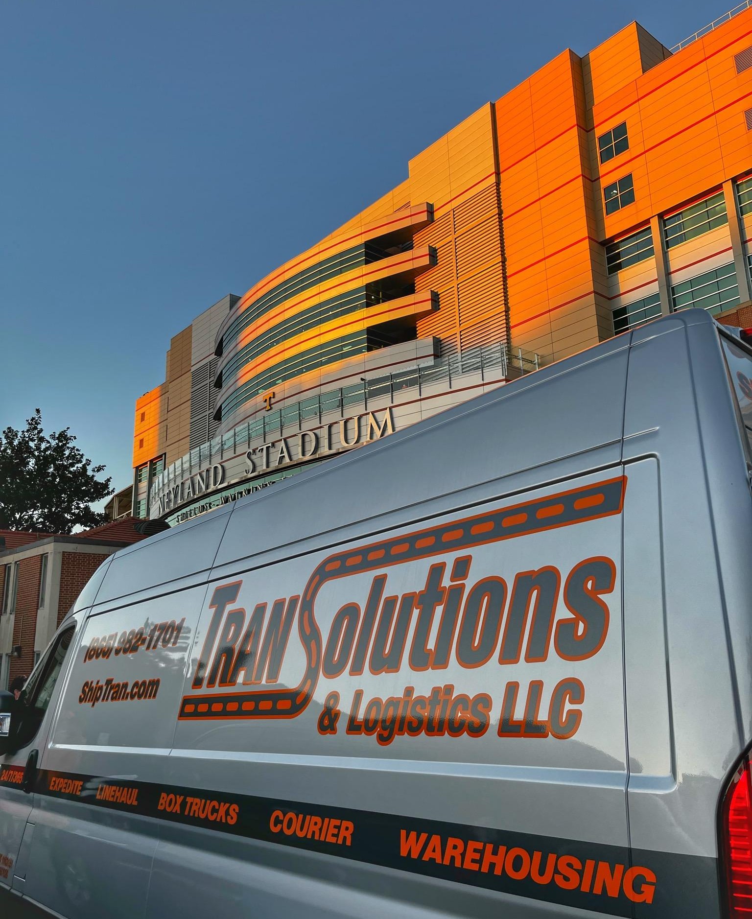 085153618771013-van-neyland.jpg