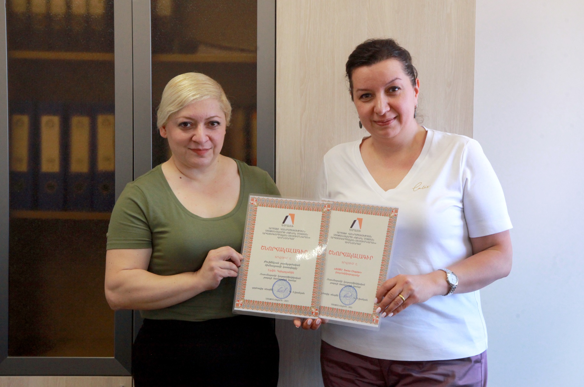 3.	The school’s director, Narine Ishkhanyan, haning Tufenkian’s Medina Hovhannisyan a certificate of appreciation on June 14 (Photo: ArtsakhPress/Tufenkian Foundation)