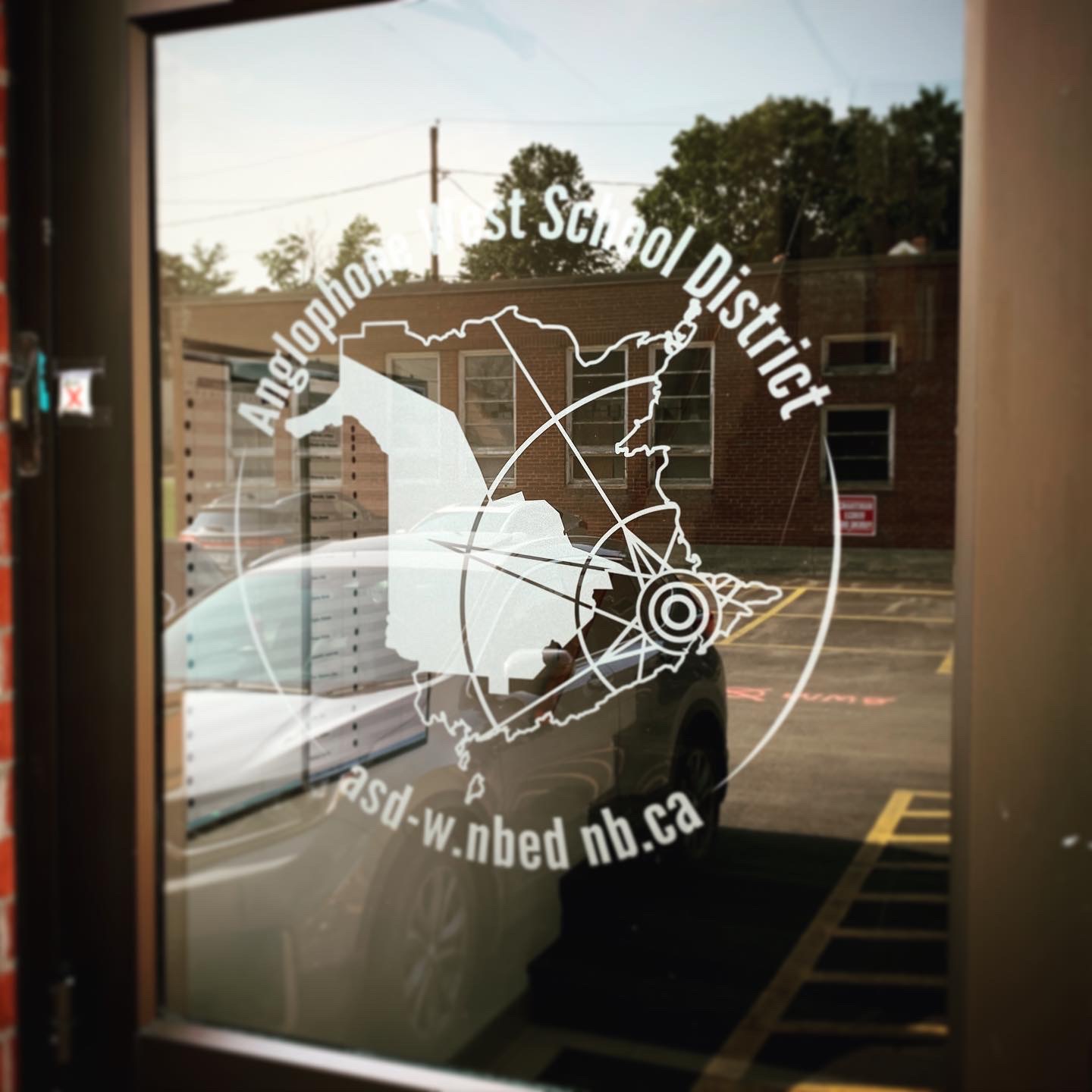 60-nbed-etched-vinyl-door-decaljpg.jpg