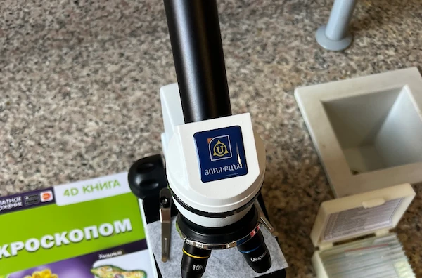 Vanq Fund and Unibank Donated Microscopes to PhysMath School