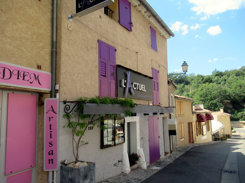 647-sainte-croix-shops.jpg