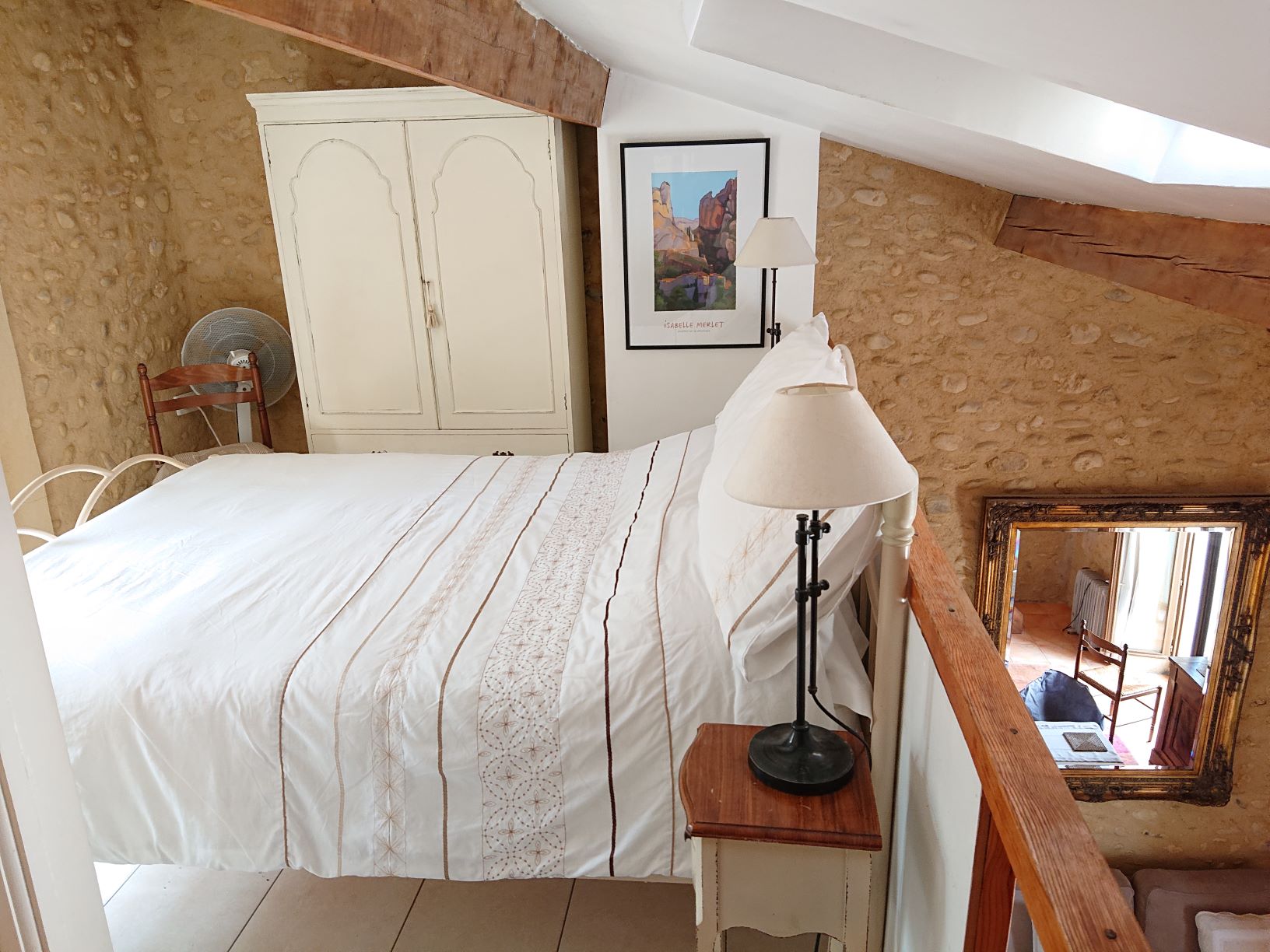 Chambre en mezzanine 665-apt1-new-bedjpg.jpg