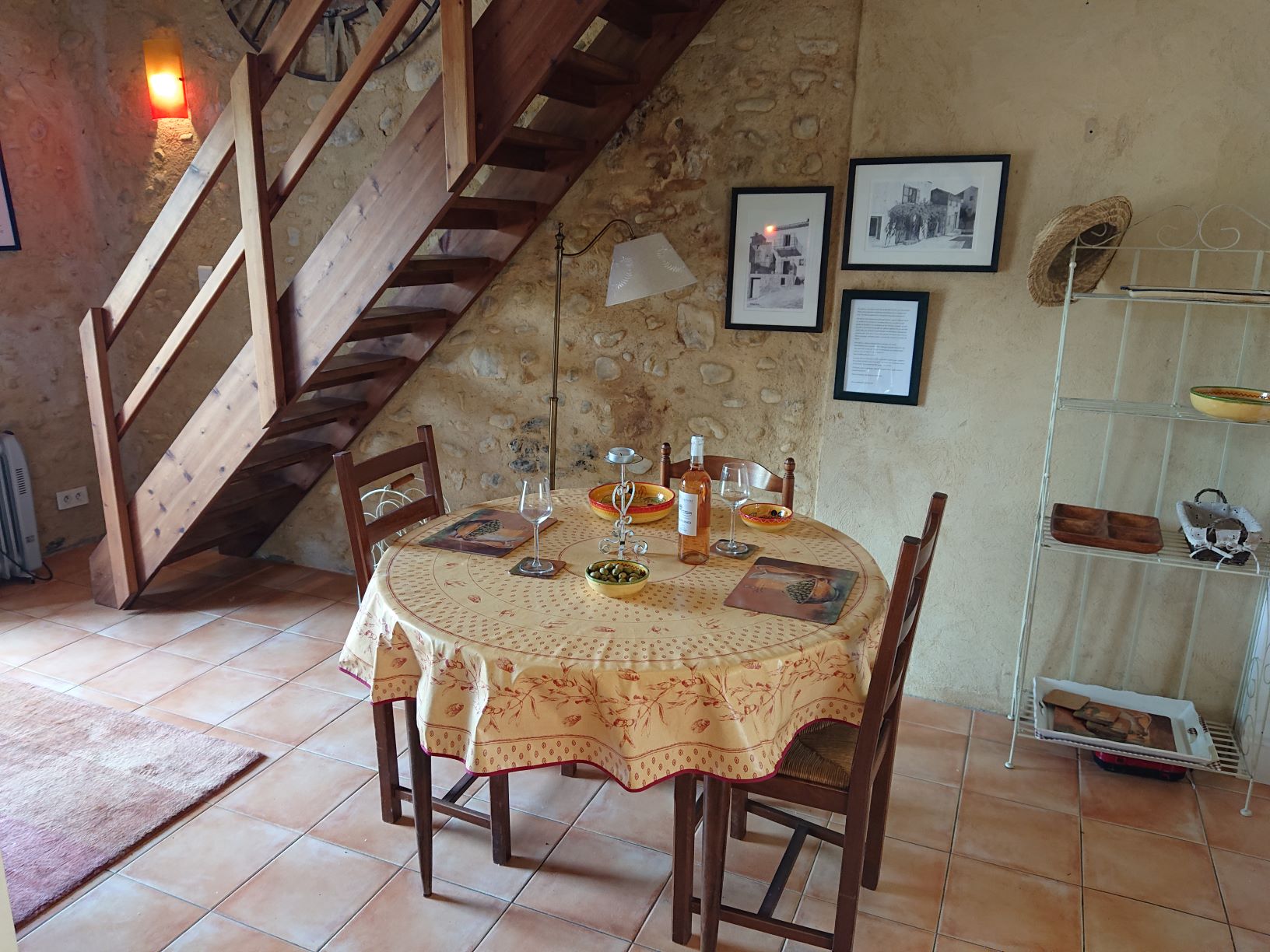 Table à manger 665-apt1-new-diningjpg.jpg