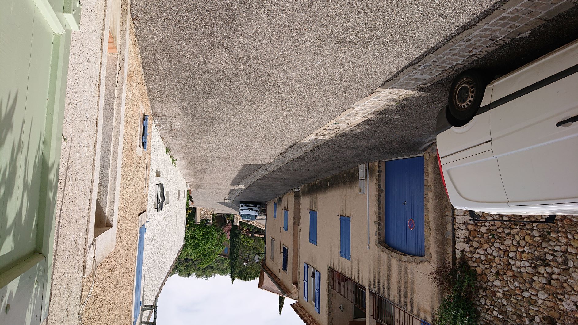 Parking directement à l'extérieur sur la rue 665-apt1-parkingjpg.jpg