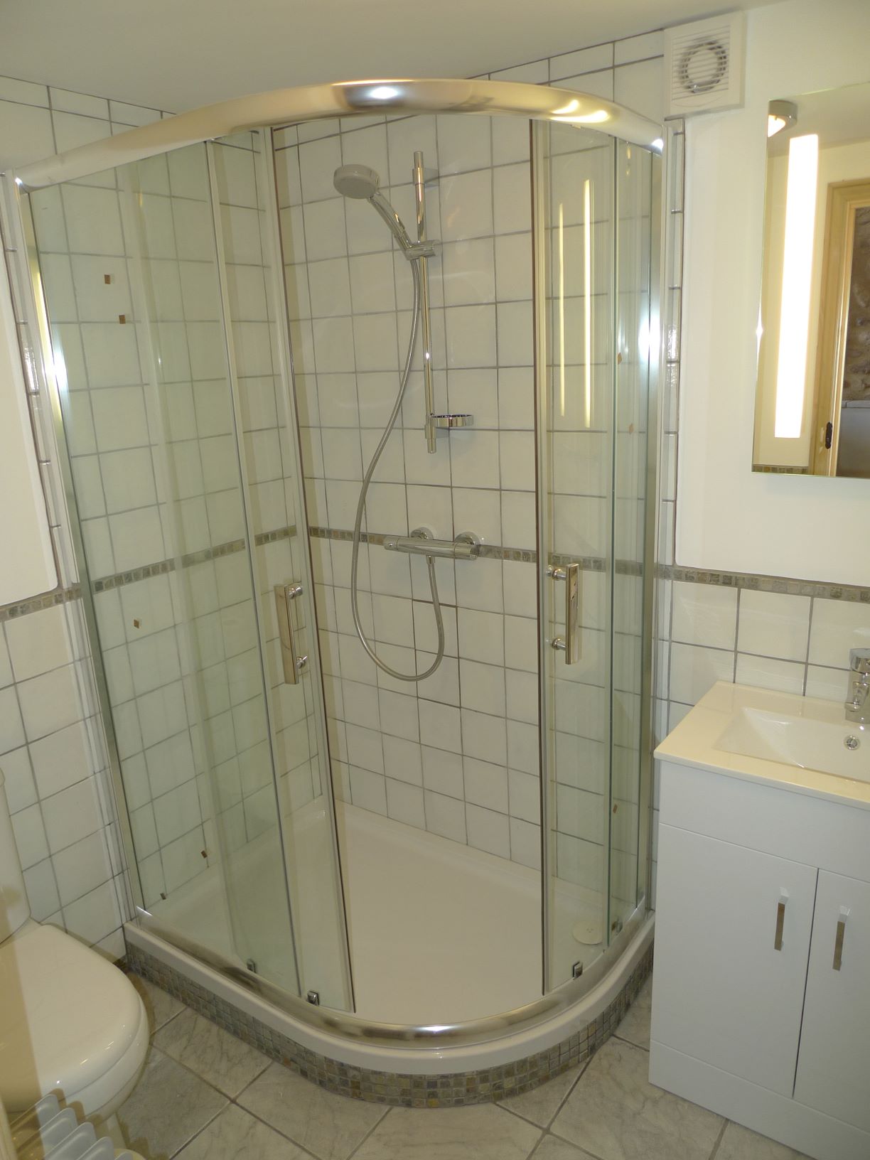 Large shower 675-apt2showerjpg.jpg