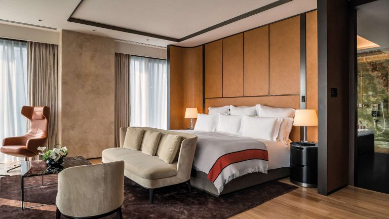678-045-bvlgari-luxury-hotel-beijing-beijing-china-bulgari-suite-bedroom-768x432.jpeg
