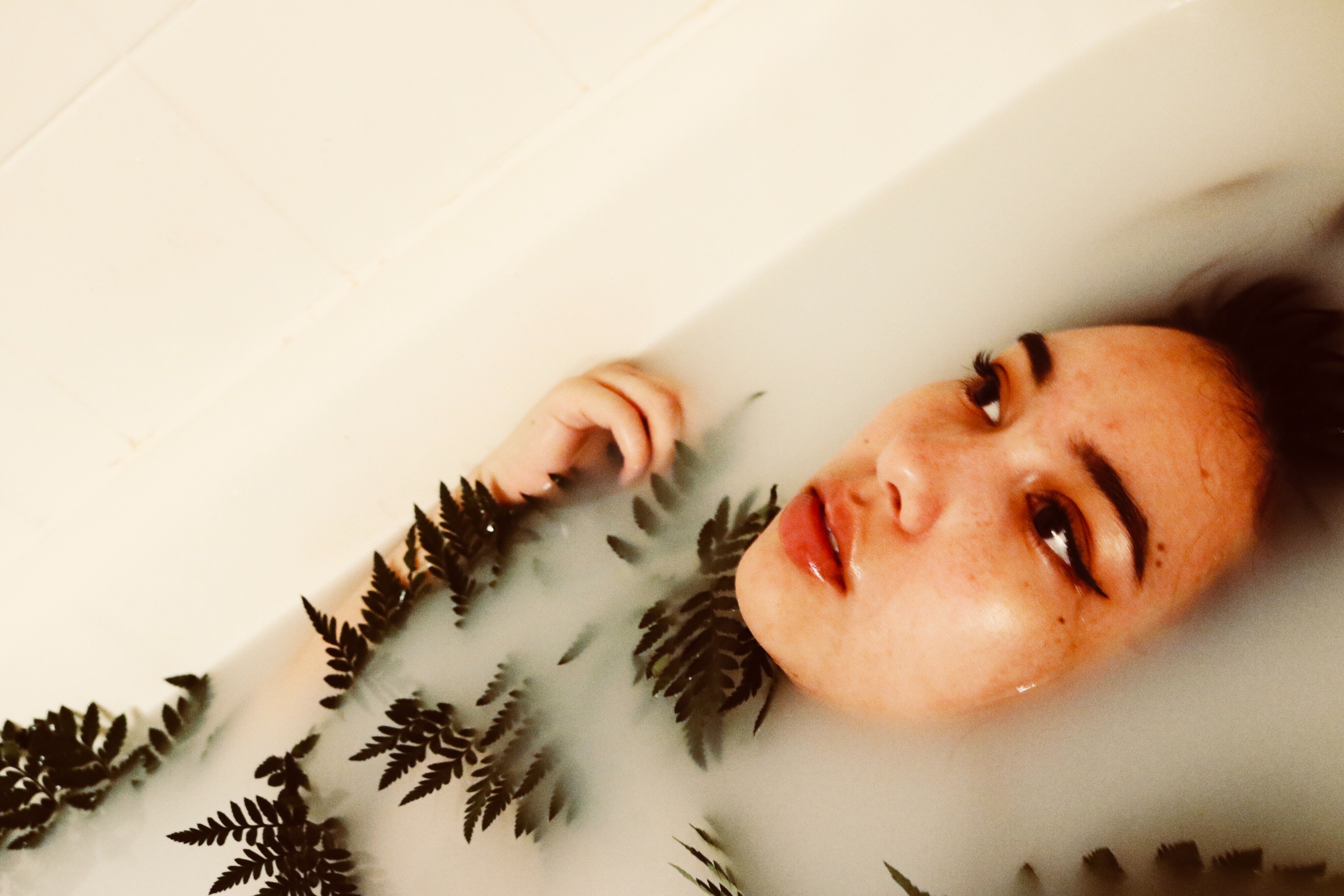 purple love 747-bathtub-beautiful-beauty-1412956-1.jpg